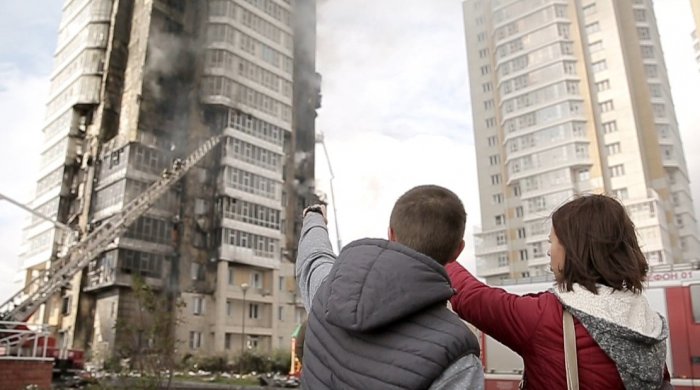 На ул. Шахтеров горит многоэтажка (17:34 - пожар локализован)