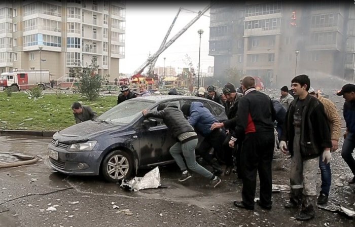 На ул. Шахтеров горит многоэтажка (17:34 - пожар локализован)