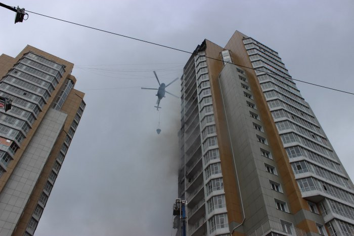 На ул. Шахтеров горит многоэтажка (17:34 - пожар локализован)