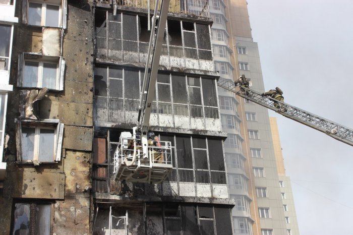 На ул. Шахтеров горит многоэтажка (17:34 - пожар локализован)