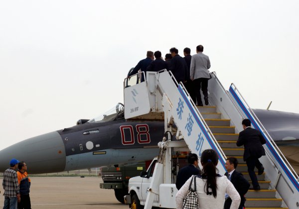СУ-35 и "Русские витязи" выступили на авиасалоне в Чжухае.