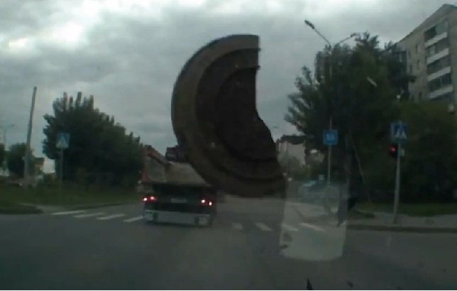 Капкан для авто или "коварные люки" Капкан для авто или "коварные люки"