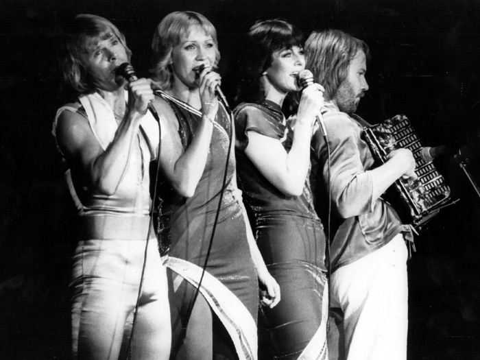 История песни «Пусть всегда будет солнце»