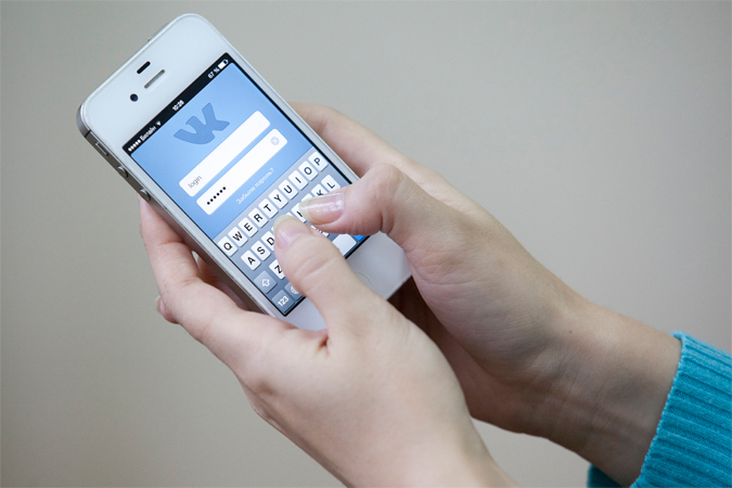 В Красноярске девушки разделились при всех, чтобы получить пятый iPhone В Красноярске девушки разделились при всех, чтобы получить пятый iPhone