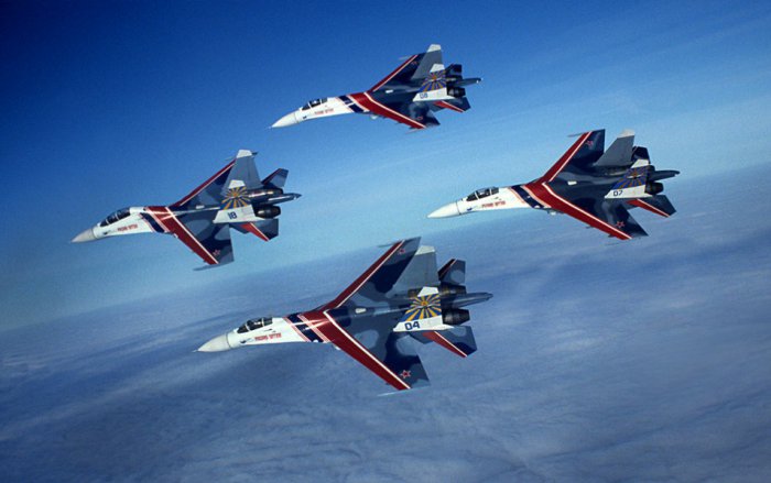 СУ-35 и "Русские витязи" выступили на авиасалоне в Чжухае.