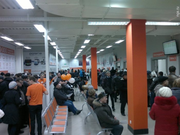 Давка образовалась на открытии магазина московской сети электроники