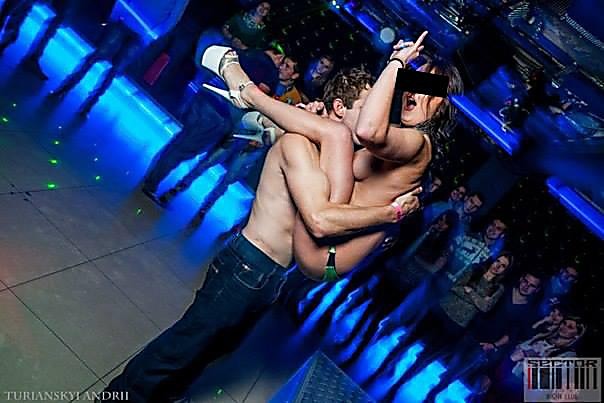 Стриптиз с проникновением