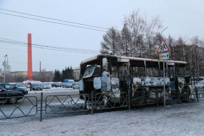 В Красноярске на перекрёстке проспекта Мира и улицы Профсоюзов горит автобус