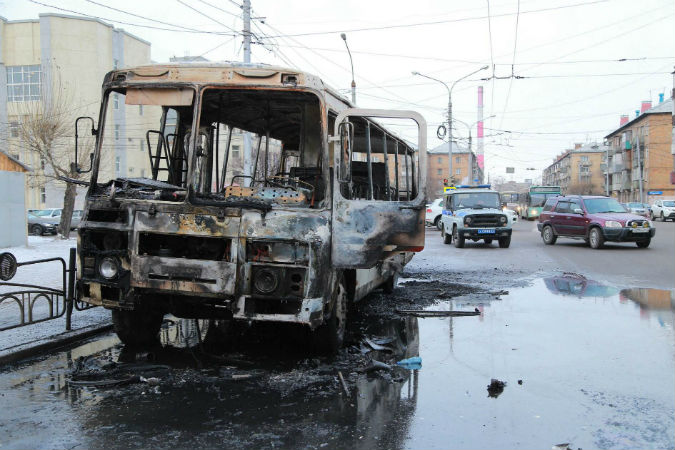 В Красноярске на перекрёстке проспекта Мира и улицы Профсоюзов горит автобус