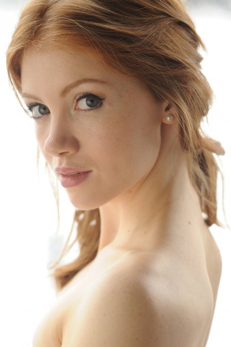 Девушки (18+)