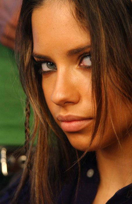 Девушки (18+)