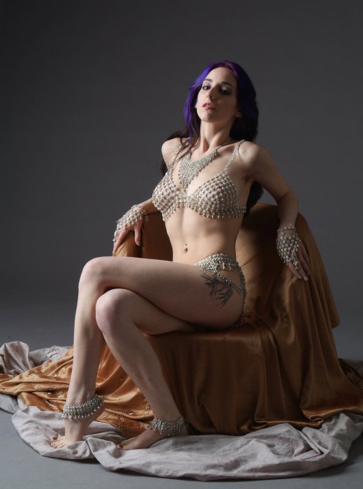 Девушки (18+)