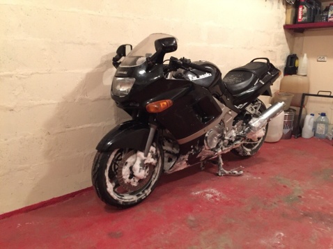 Подарок под снегом! В куче убранного снега найден Kawasaki