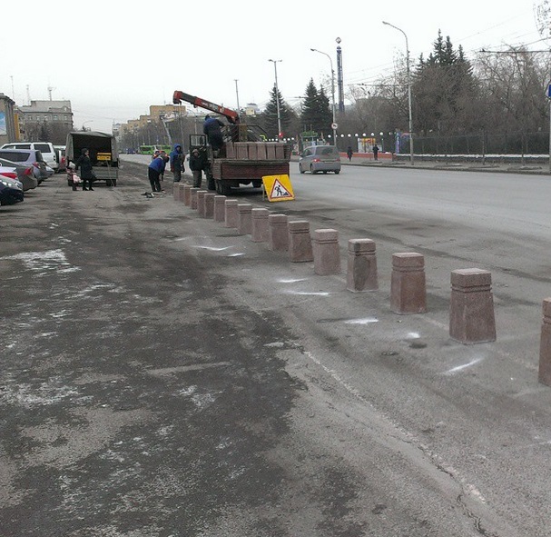 Парковка на площади Революции в Красноярске «огородилась»