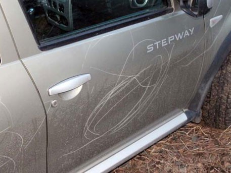 Штраф 100 тыс руб за рисунок на машине