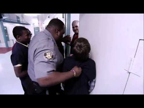  Этого малого так просто не сломать!