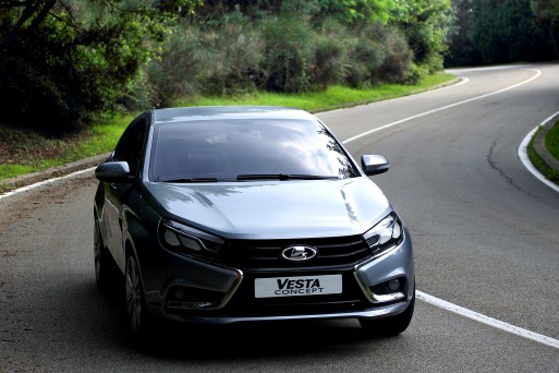 На "ИжАвто" тренируются собирать Lada Vesta