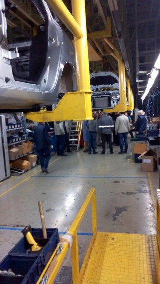 На "ИжАвто" тренируются собирать Lada Vesta