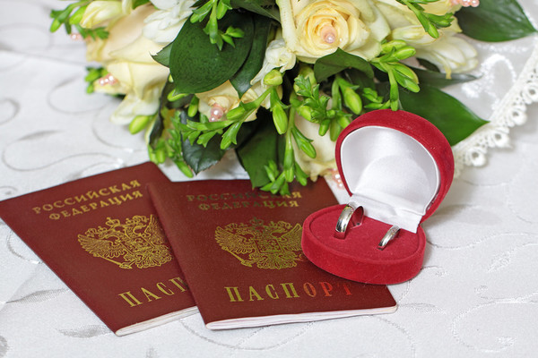 Водителям разрешат жениться только после оплаты штрафов