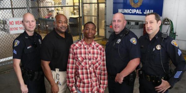 Герой в наручниках Герой в наручниках