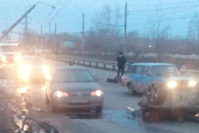 В автомобиль красноярского полицейского влетела иномарка