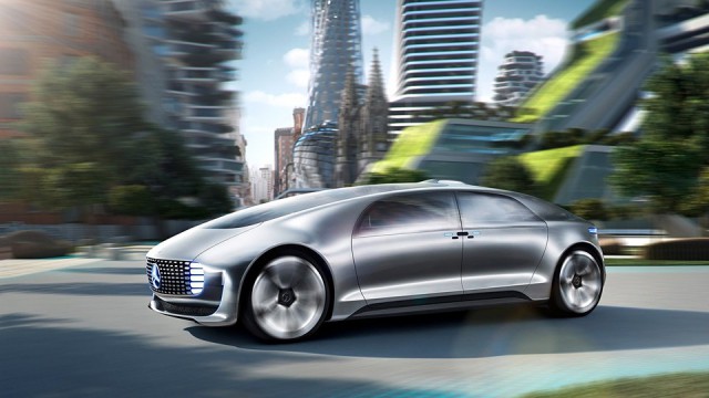 Mercedes F015 выехал на улицы города