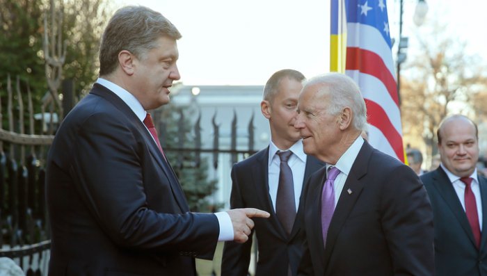 Байден пообещал Порошенко беспилотники и броневики