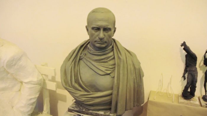 Памятник Путину