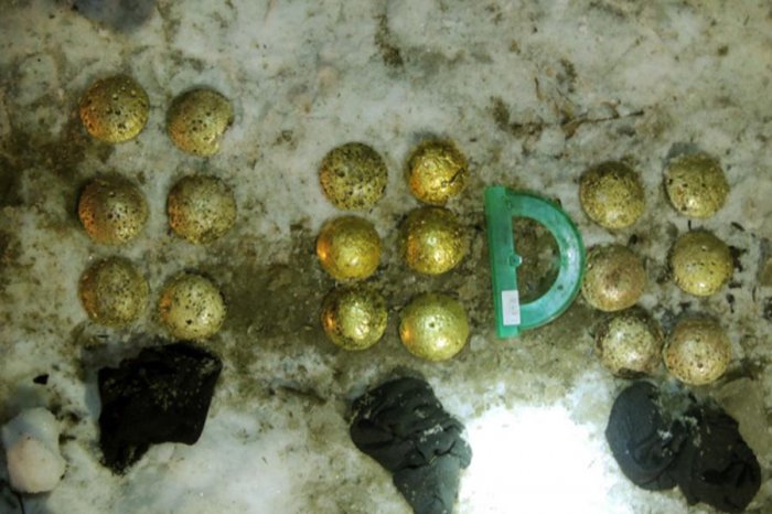 Не поднимайте золото в носках!