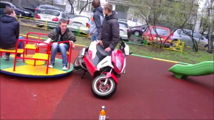 День мотокосмонавтики на качелях