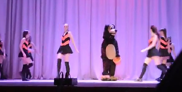 После скандала с «георгиевскими ленточками» класс тверкинга в оренбургской танцшколе закроют