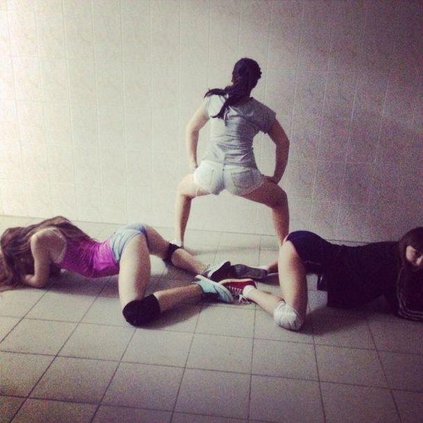 Оренбургские «пчелки» протестуют против закрытия школы танцев (6 фото)