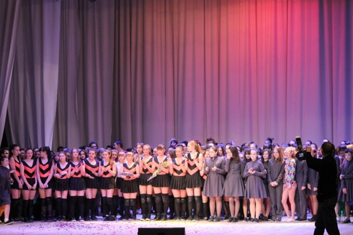 Оренбургские «пчелки» протестуют против закрытия школы танцев (6 фото)