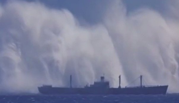 Взрыв атомной бомбы под водой! Взрыв атомной бомбы под водой!