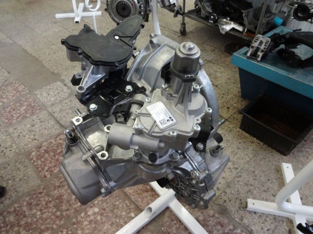 Секреты разработки Lada Xray: тест-драйв прототипа, подробные обзоры силовых передач и немного про цены (+опрос)