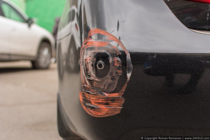 В Красноярске угонщик-неудачник повредил 10 машин и врезался в скорую помощь