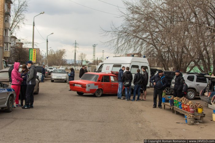 В Красноярске угонщик-неудачник повредил 10 машин и врезался в скорую помощь