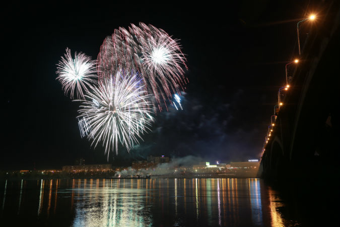 В Красноярске в честь Дня Победы отгремел салют высотой в 350 метров