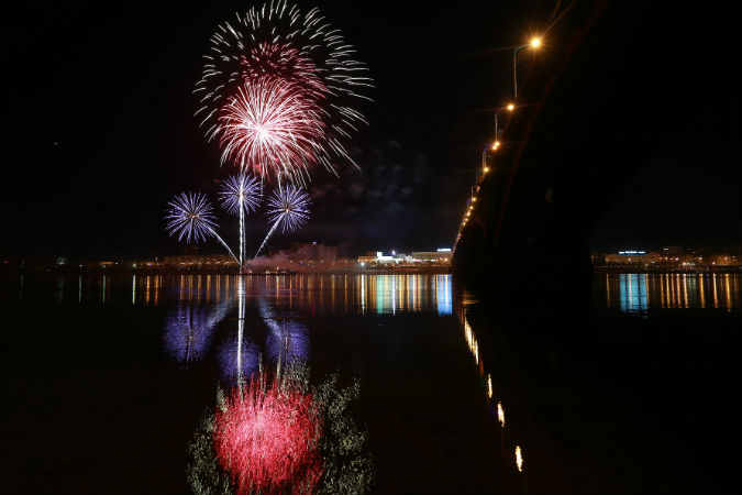 В Красноярске в честь Дня Победы отгремел салют высотой в 350 метров