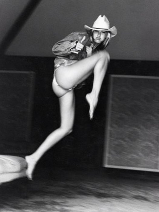 Девушки бывают разные