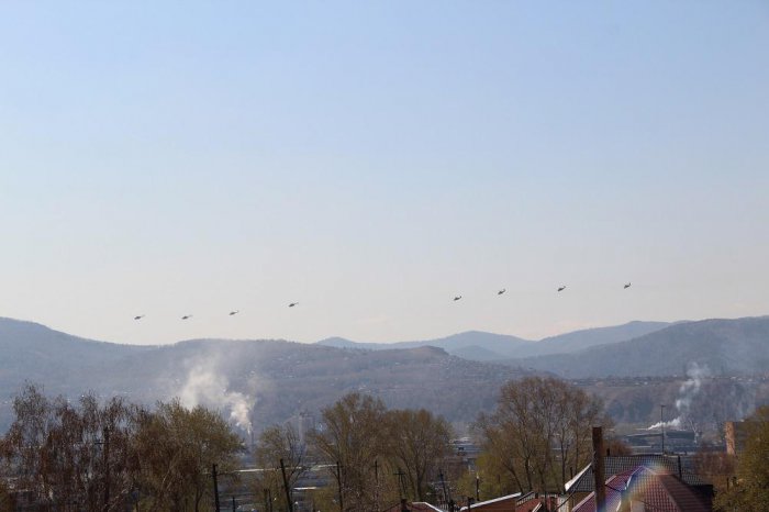 Красноярцам объяснили неожиданный полет истребителей