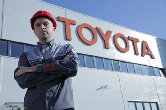 Toyota уволит часть сотрудников завода в Петербурге вслед за падением спроса