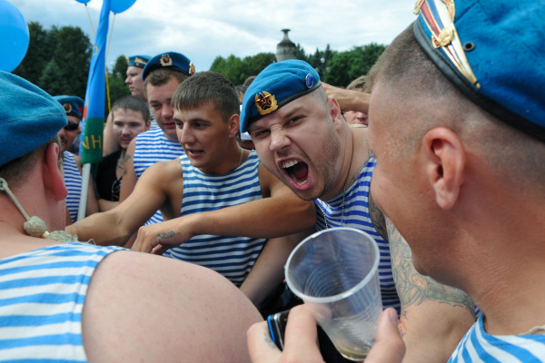 Красноярские десантники отпраздновали День ВДВ без происшествий