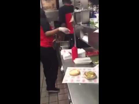  Гамбургер с пола!