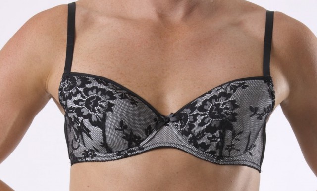 В Японии начали продавать лифчики для мужчин