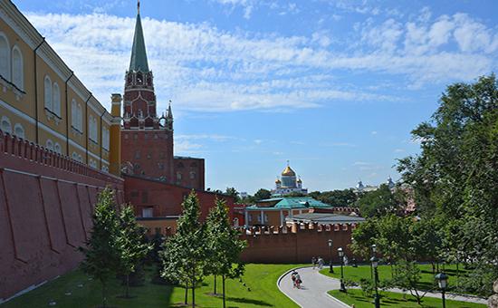 Возле московского Кремля мужчина открыл огонь в воздух из обреза