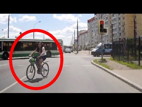 Бессмертные дамы на велосипедах