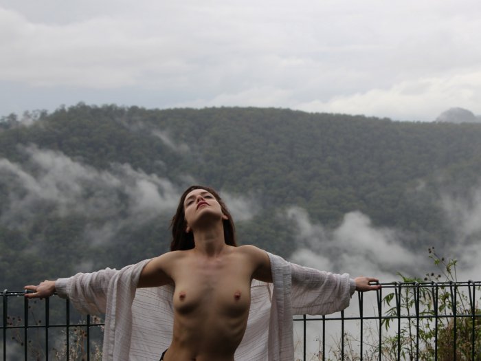 Девушки бывают разные