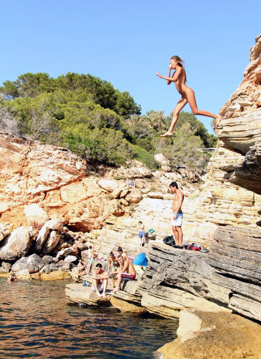 Девушки бывают разные