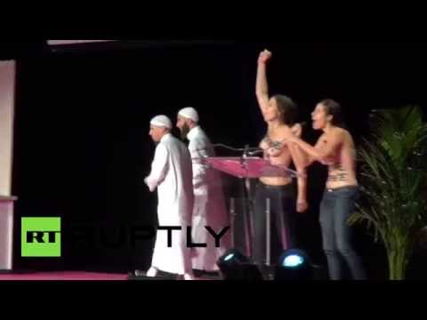 FEMEN дразнят мусульман